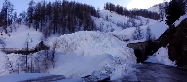 Close Call with an Avalanche Close Call with an Avalanche - Sputnik International