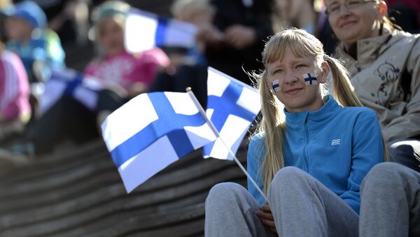 A girls holds a Finnish flag on the first day of the 2012 European Athletics Championships at the Olympic Stadium in Helsinki on June 27, 2012 - Sputnik International