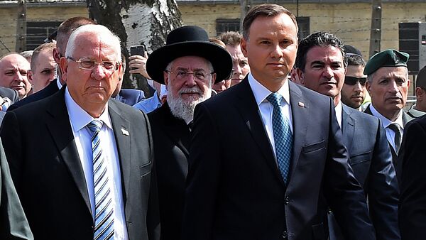 Poland's President Andrzej Duda (R) and Israel's President Reuven Rivlin (L) attend the March of the Living, a yearly Holocaust remembrance march between the former death camps of Auschwitz and Birkenau, in Oswiecim - Sputnik International