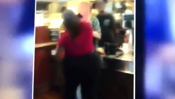 McDonald's employee slaps customer who threw drink on her - Sputnik International