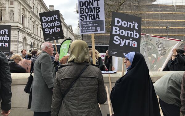 Crowds in London protest against Britain and the US launching military strikes in Syria - Sputnik International