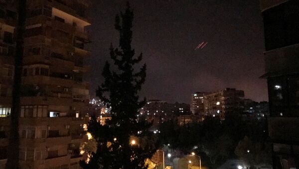 Anti-aircraft fire is seen over Damascus,Syria early April 14, 2018 - Sputnik International