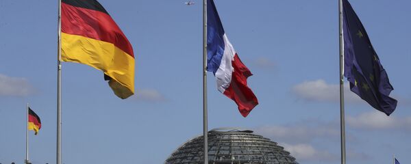 The French, center, the German, left, and the EU flag, right, fly in front of the German parliament (File) The French, center, the German, left, and the EU flag, right, fly in front of the German parliament (File) - Sputnik International
