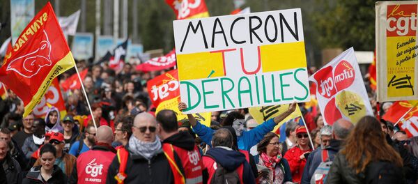 French railway employees and CGT labour union members demonstrate against government reforms in Nantes, France, April 14, 2018. Placard reads, Macron you've derailed - Sputnik International