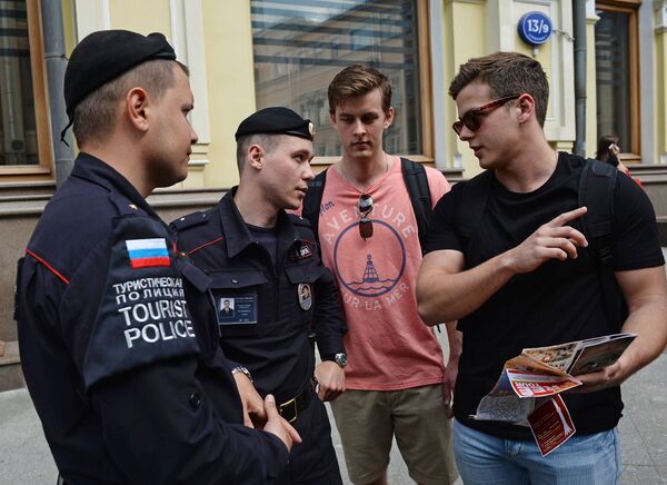 Tourist police on patrol in Moscow pedestrian zones Tourist police on patrol in Moscow pedestrian zones - Sputnik International