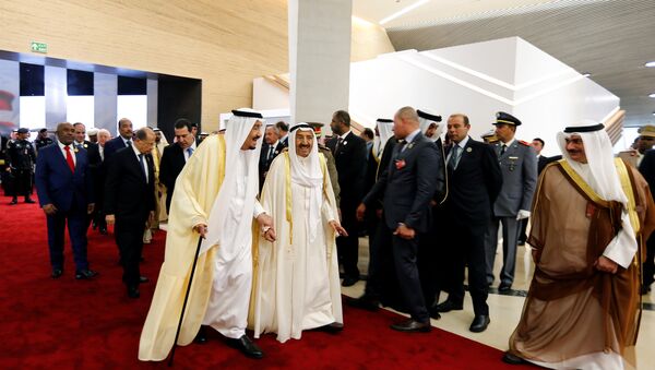 Arab leaders arrive for the group photo before the start of 29th Arab Summit in Dhahran, Saudi Arabia April 15, 2018 - Sputnik International