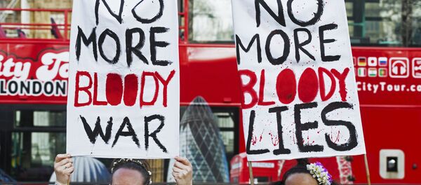 Participants in a protest in London against missile strikes on Syria - Sputnik International