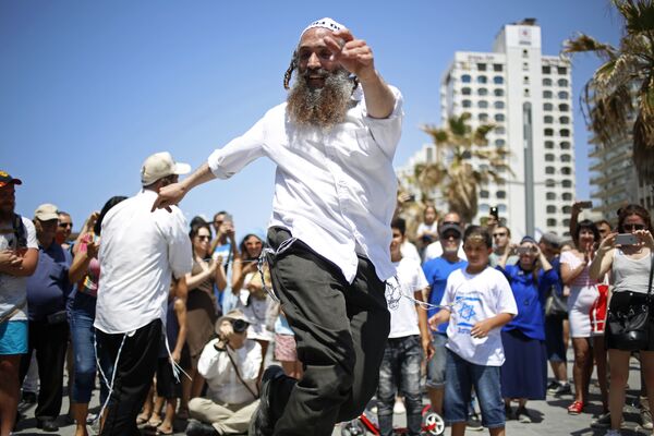 People dance during Independence Day celebrations marking 70 years since the founding of the state in 1948, in Tel Aviv, Israel People dance during Independence Day celebrations marking 70 years since the founding of the state in 1948, in Tel Aviv, Israel - Sputnik International