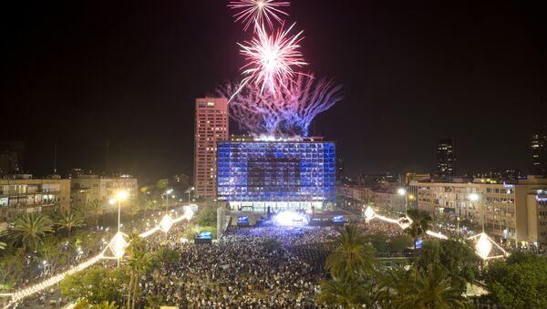Fireworks are set off during celebrations for Israel's 70th Independence Day, at Rabin square in Tel Aviv, Israel - Sputnik International