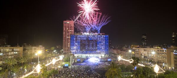 Fireworks are set off during celebrations for Israel's 70th Independence Day, at Rabin square in Tel Aviv, Israel - Sputnik International
