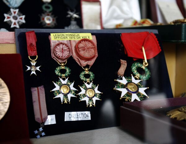 19th century Legion of Honor medals are displayed for sale in a boutique of the Palais Royal in Paris, Tuesday Sept. 28, 2010. - Sputnik International