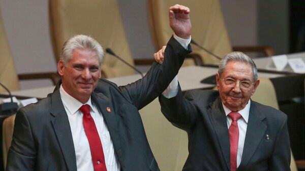 Cuba's outgoing President Raul Castro, right, and new President Miguel Diaz-Canel raise their arms in unison at the National Assembly in Havana, Cuba, Thursday, April 19, 2018. - Sputnik International