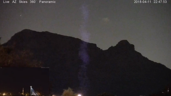 Video shows purple beams and UFO hovering in Arizona skies - Sputnik International