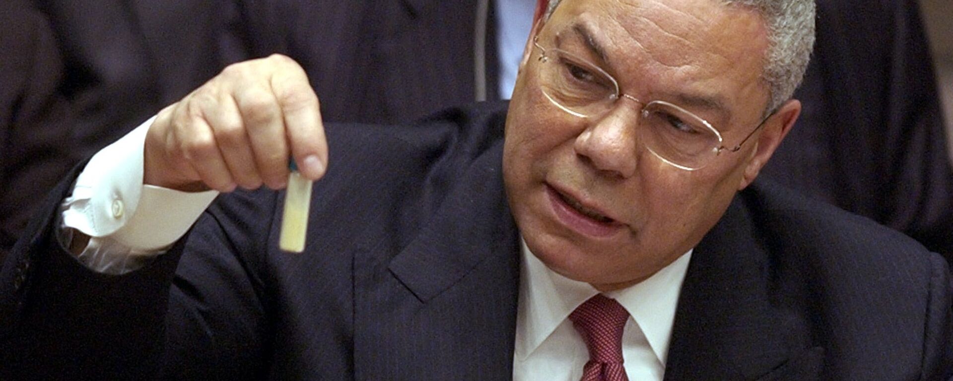 Colin Powell présente une fiole censée contenir de l'anthrax au Conseil de sécurité de lOnu - Sputnik International, 1920, 04.02.2022