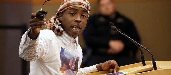 FILE--In this April 10, 2018, file photo, Stevante Clark, the brother of Stephon Clark, who was shot and killed by Sacramento police, speaks before a meeting of the Sacramento City Council in Sacramento, Calif. Clark was arrested on Thursday, April 19, 2018, and accused of making threats to commit a crime resulting in death or great bodily injury and telephoning 911 with the intent to annoy or harass. - Sputnik International