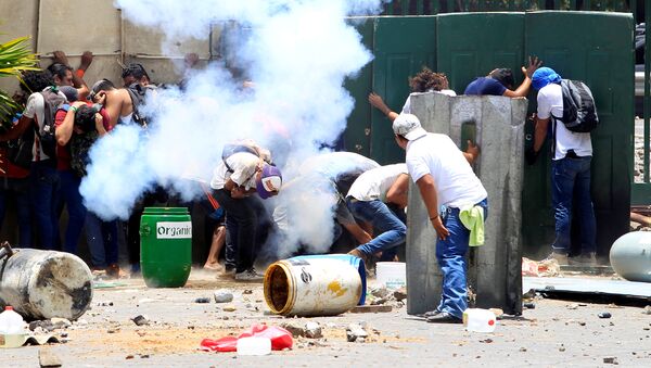 Students from the Universidad Agraria (UNA) public university protest against reforms that implement changes to the pension plans of the Nicaraguan Social Security Institute (INSS) in Managua, Nicaragua April 19, 2018 - Sputnik International