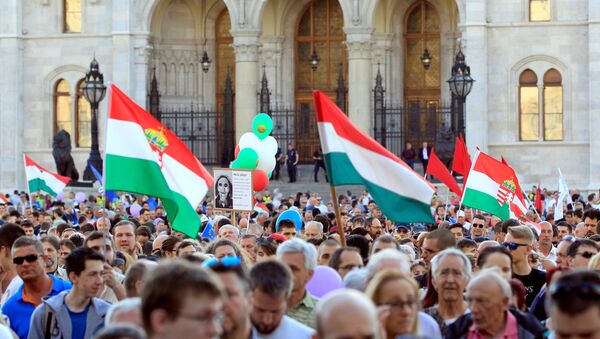People attend a protest against the government of Prime Minister Viktor Orban in Budapest, Hungary, April 21, 2018 - Sputnik International