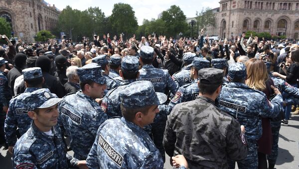 Police officers on Republic Square in Yerevan where opposition rallies take place - Sputnik International