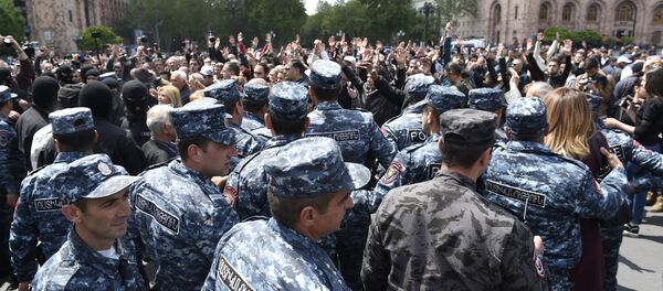 Police officers on Republic Square in Yerevan where opposition rallies take place - Sputnik International