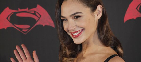 Israeli actress Gal Gadot poses for photos during a press conference to promote the movie: Batman v Superman: Dawn of Justice in which she plays the roles of super heroine Wonder Woman, and secret alter-ego Diana Prince, in Mexico City, Saturday, March 19, 2016 - Sputnik International