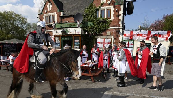 Patrons attend a St. George's Day event at a pub in Jarrow, England (File) - Sputnik International