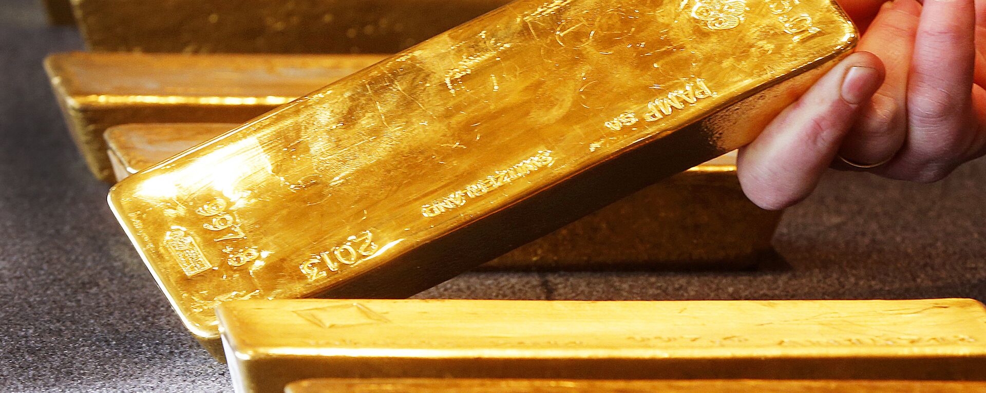 Various gold bars are on display at the Bundesbank headquarter in Frankfurt, Germany (File) - Sputnik International, 1920, 02.09.2018