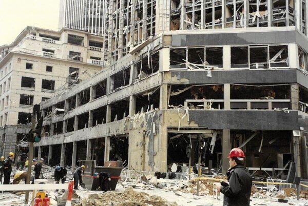 The bomb, hidden in a stolen tipper truck, devastated the Bishopsgate area of London The bomb, hidden in a stolen tipper truck, devastated the Bishopsgate area of London - Sputnik International
