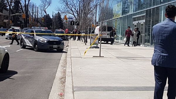 Police officers arrest suspect driver after a van hit multiple people at a major intersection in Toronto - Sputnik International