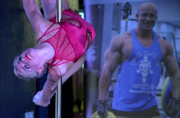 Pole Dancing Competition: Fusion of Acrobatics, Gymnastics and Theater - Sputnik International