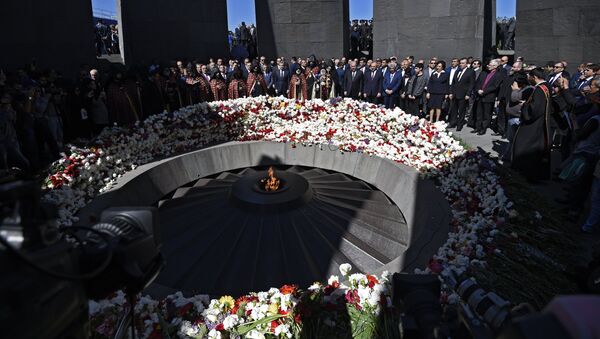 The ceremony of laying flowers at the eternal flame at the Armenian Genocide Victims Memorial in Yerevan - Sputnik International