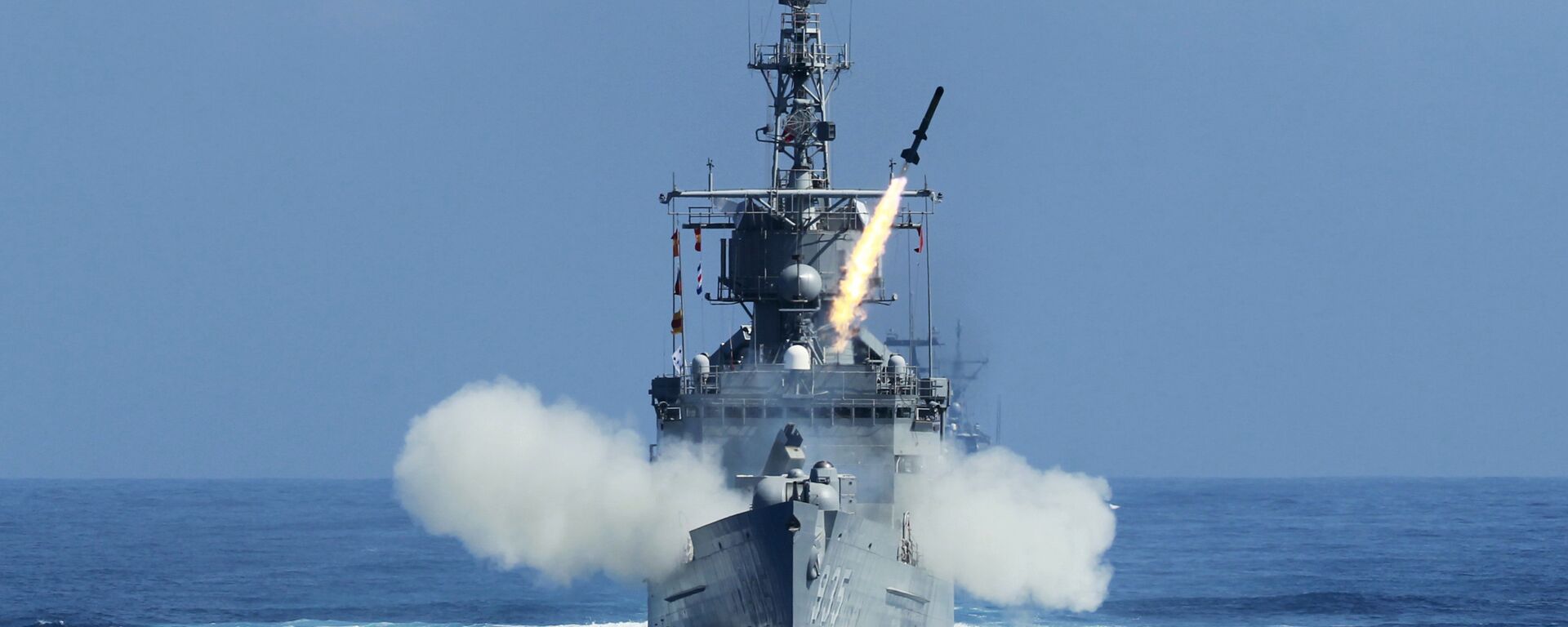 Taiwan Navy's Perry-class frigate launches an ASROC (anti-submarine rocket) during the annual Han Kuang military exercises. - Sputnik International, 1920, 11.04.2021