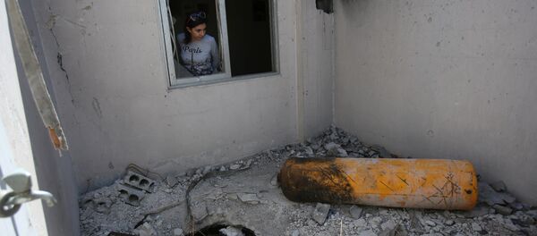 A journalist looks on during a media tour of a damaged house where Organisation for the Prohibition of Chemical Weapons (OPCW) inspectors are belived to have visited in Douma near Damascus, Syria April 23, 2018 - Sputnik International