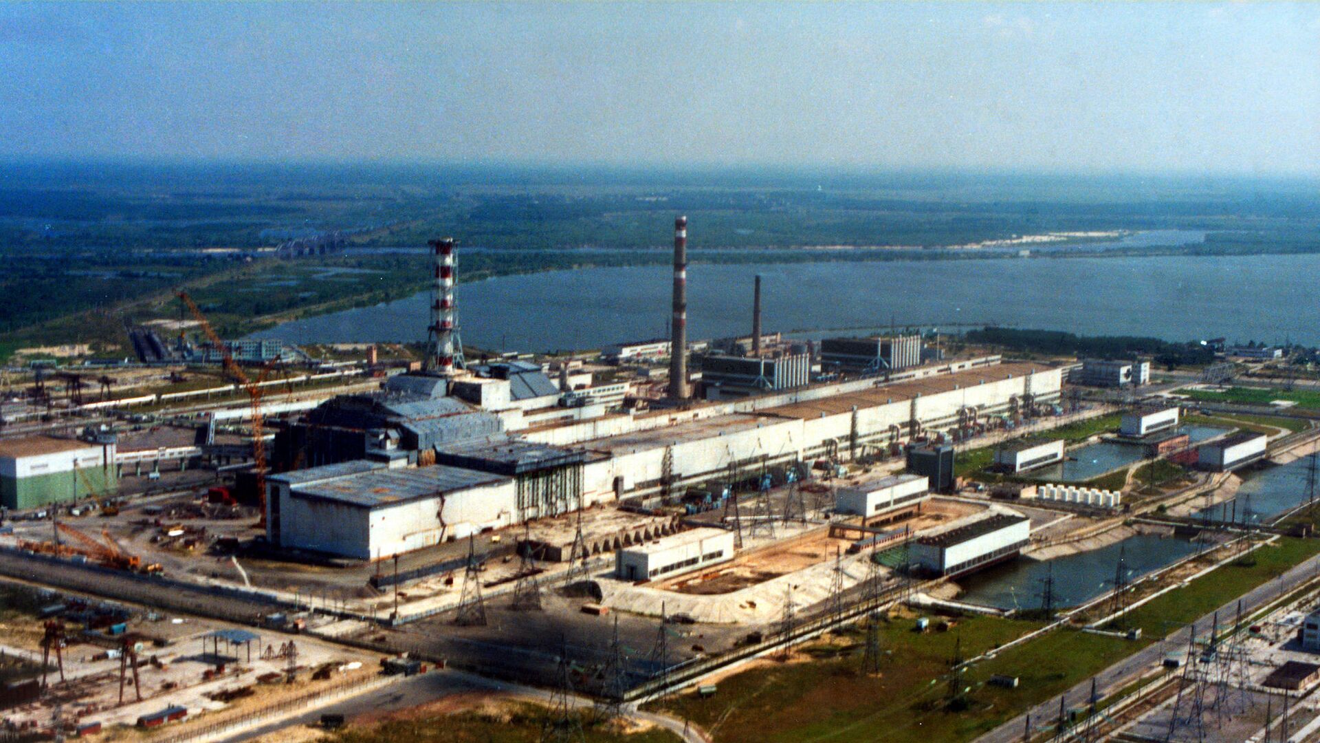 Вид с воздуха на Чернобыльскую АЭС, Украина, 2007 год  - Sputnik International, 1920, 29.08.2022