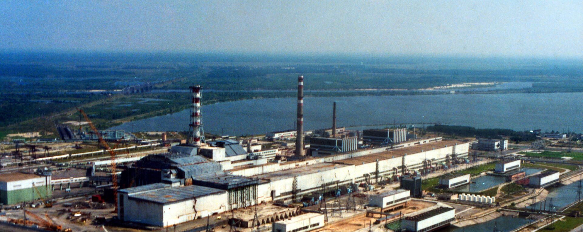 Вид с воздуха на Чернобыльскую АЭС, Украина, 2007 год  - Sputnik International, 1920, 29.08.2022