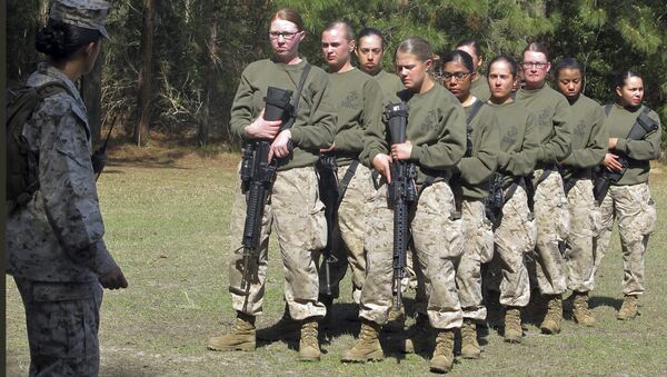 Female recruits stand at the Marine Corps Training Depot on Parris Island, South Carolina. - Sputnik International