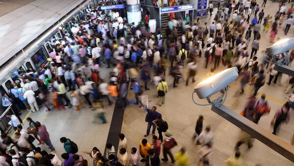 Indian commuters make their way through a metro station at rush hour in New Delhi on July 11, 2016 - Sputnik International