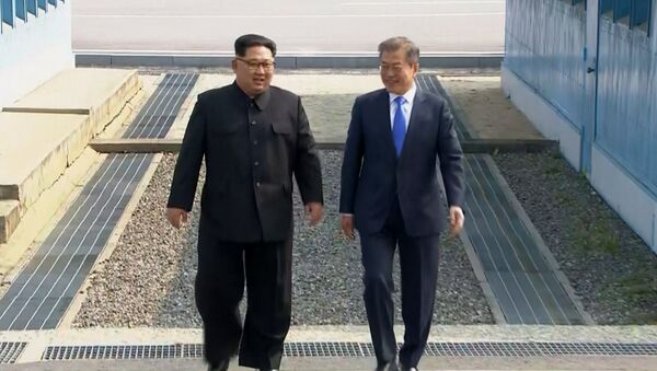 In this image taken from video provided by Korea Broadcasting System (KBS) Friday, April 27, 2018, North Korean leader Kim Jong Un, left, and South Korean President Moon Jae-in walk together as Kim crossed the border into South Korea for their historic face-to-face talks, in Panmunjom. - Sputnik International