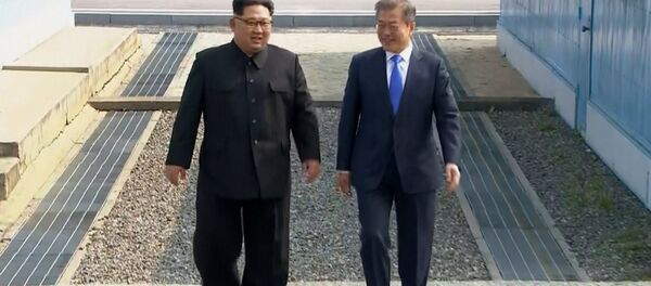 In this image taken from video provided by Korea Broadcasting System (KBS) Friday, April 27, 2018, North Korean leader Kim Jong Un, left, and South Korean President Moon Jae-in walk together as Kim crossed the border into South Korea for their historic face-to-face talks, in Panmunjom. - Sputnik International