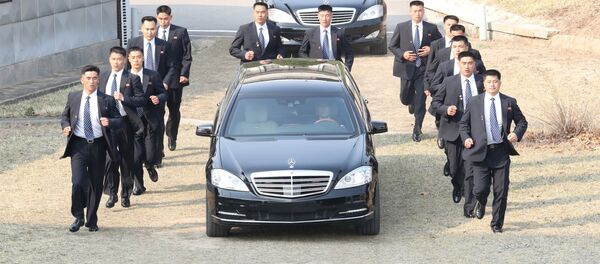 Security personnel accompany a vehicle transporting North Korean leader Kim Jong Un at the truce village of Panmunjom inside the demilitarized zone separating the two Koreas, South Korea, April 27, 2018 Security personnel accompany a vehicle transporting North Korean leader Kim Jong Un at the truce village of Panmunjom inside the demilitarized zone separating the two Koreas, South Korea, April 27, 2018 - Sputnik International