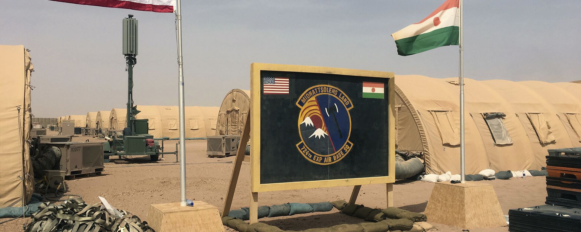 In this photo taken Monday, April 16, 2018, a U.S. and Niger flag are raised side by side at the base camp for air forces and other personnel supporting the construction of Niger Air Base 201 in Agadez, Niger.  - Sputnik International, 1920, 08.09.2023