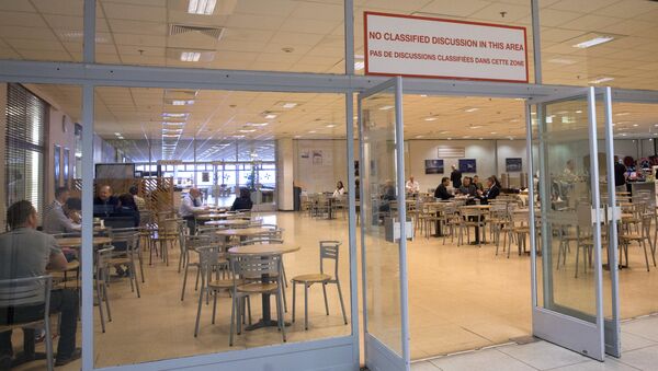 People dine in the cafeteria section at the old NATO headquarters in Brussels on Thursday, April 19, 2018 - Sputnik International