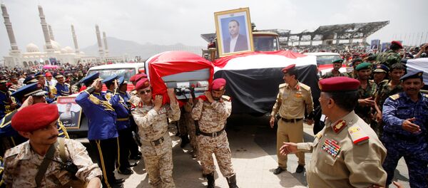 Pro-Houthi army officers carry the coffin of Saleh al-Samad, a senior Houthi official, during a funeral procession held for him and his six body guards, killed by Saudi-led air strikes last week, in Sanaa, Yemen April 28, 2018 Pro-Houthi army officers carry the coffin of Saleh al-Samad, a senior Houthi official, during a funeral procession held for him and his six body guards, killed by Saudi-led air strikes last week, in Sanaa, Yemen April 28, 2018 - Sputnik International