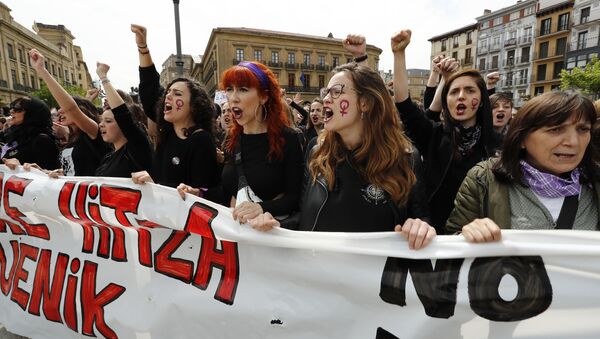 People shout slogans during a protest in Pamplona on April 28, 2018 after five men, accused of gang raping a woman at Pamplona's bull-running festival, were sentenced to nine years in jail for sexual abuse, avoiding the more serious charge of rape - Sputnik International