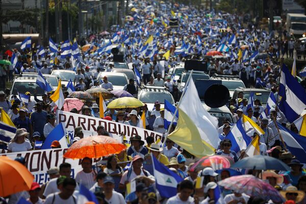People take part in a protest march to demand an end to violence in Managua, Nicaragua, April 28, 2018 - Sputnik International