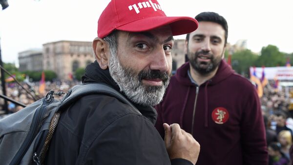 Leader of the My Step opposition movement Nikol Pashinyan, left, at a rally on Republic Square in Yerevan - Sputnik International