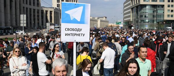 Participants of a rally against the Telegram messenger blocking on Sakharov Avenue in Moscow. - Sputnik International