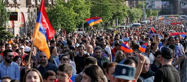 Armenian opposition supporters hold a rally in Yerevan, Armenia, April 30, 2018 - Sputnik International