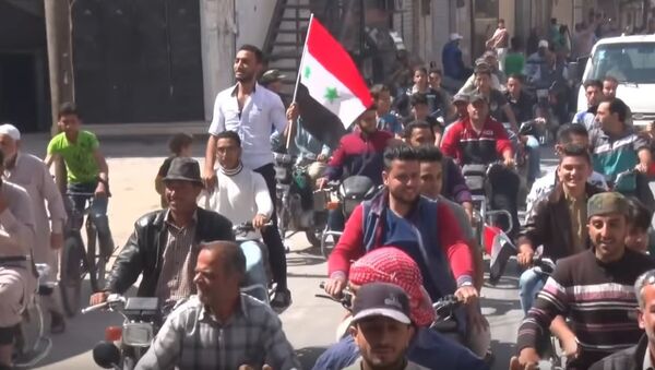 Syrians meet Russian forces in Eastern Qalamoun - Sputnik International