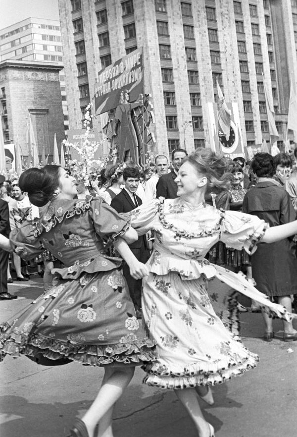 Peace, Labor, May! How Soviet People Celebrated International Worker's Day - Sputnik International
