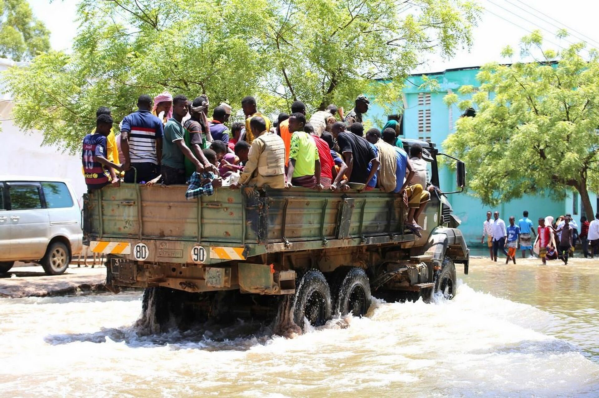 AMISOM and Somali national security forces evacuate flood victims in Belet Weyne - Sputnik International, 1920, 29.10.2022